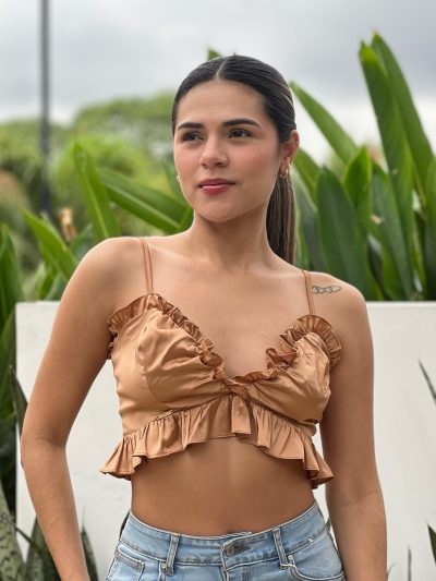 CROP TOP DE TIRAS GOLAS MINI EN BUSTO CRUZADAS Y GOLA FRUNCIDA EN CINTURA