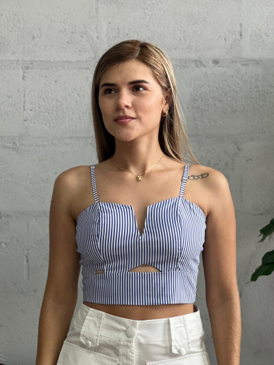 CROP TOP A RAYAS DE TIRAS AJUSTABLES CON ESCOTE CON VARILLA EN V