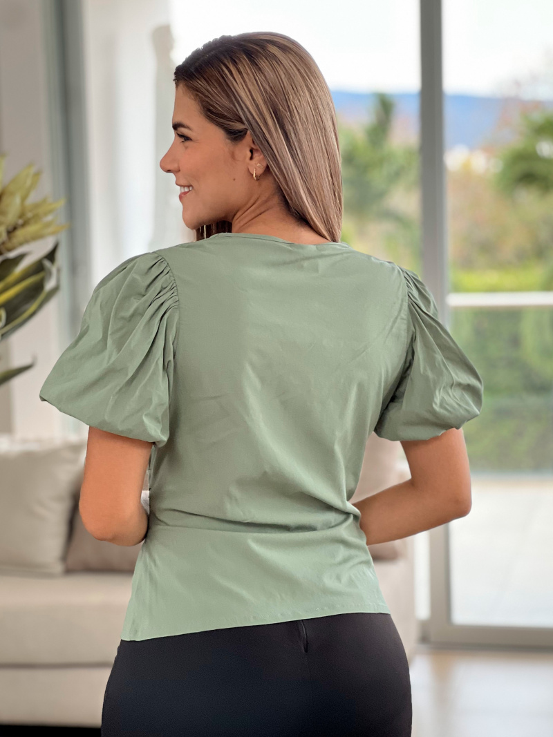 BLUSA LARGA ESCOTE EN V MANGA CAMPANA Y HERRAJE EN CINTURA - Image 2