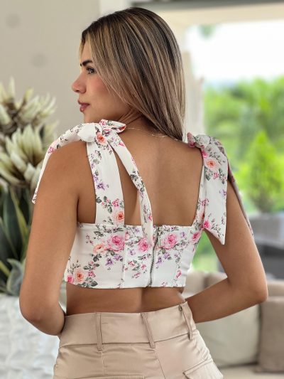 Crop top corazon con barillas y tira para amarrar