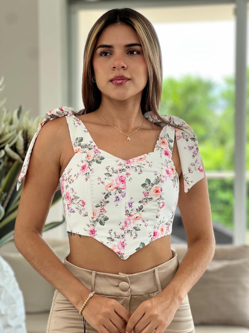 Crop top corazon con barillas y tira para amarrar
