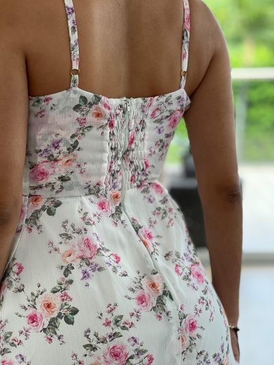 VESTIDO CORRUGADO ESCOTE CORTO CRUZADO TIRAS CON ENCAUCHADO ATADAS