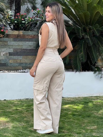 Pantalon tipo cargo bolsillo de parche y de cartera