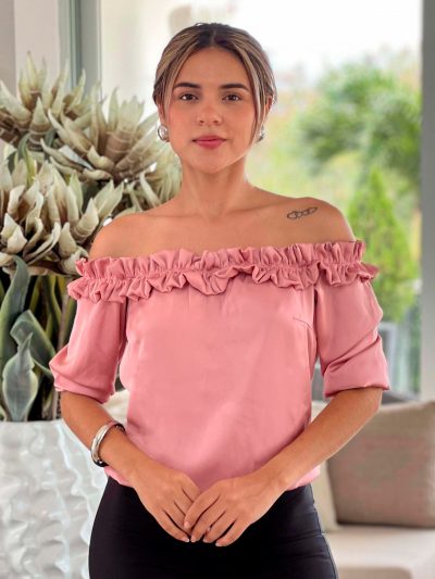 BLUSA CAMPESINA CON GOLA EN CINTURA SUPERIOR Y CLASICO EN MANGAS Y RUEDO