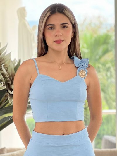 Croptop escote corazón con una tira y gola al otro lado y arrunche atrás