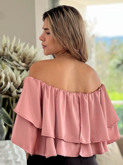 Blusa con 2 tiempos seguidos de golas con basica interna