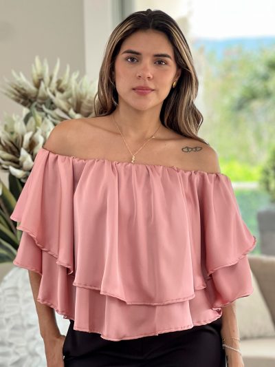 Blusa con 2 tiempos seguidos de golas con basica interna