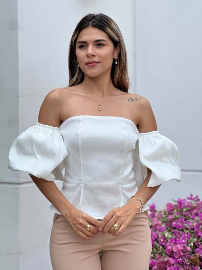 Crop top maga globo con vuelo en la parte inferior de la cintura y extraple