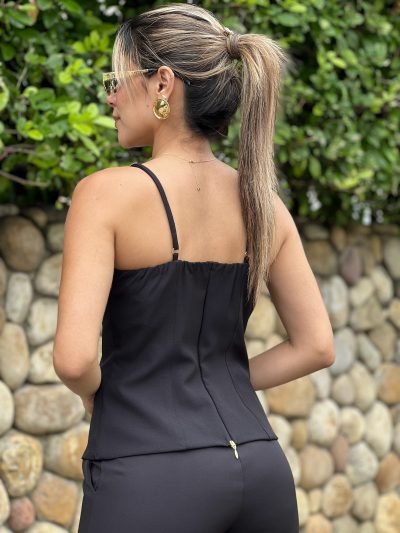 Crop top estraple simulacion con elastico atras y cierre con tiras