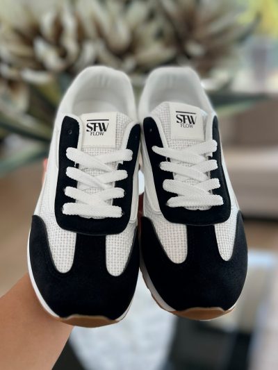 Tenis silueta classic mix de texturas