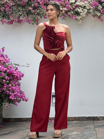 Pantalon clasico, pretina ancha con bolsillos de meter y cierre atrás