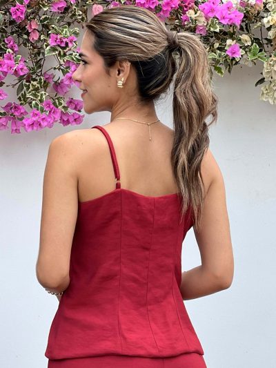 CROPTOP ESTRAPLE CON TIRAS SISTEMA DE AJUSTE DE BOTONES ABERTURA ABAJO CON TIRAS SIMULANDO RIBETES