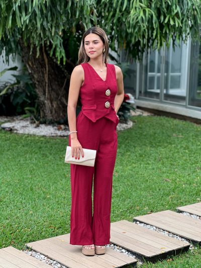 ENTERIZO CON ESCOTE EN V, CORTE FRANCES SIMULACION DE RIBETES, PARTE SUPERIOR CON CORTE TIPO CHALECO