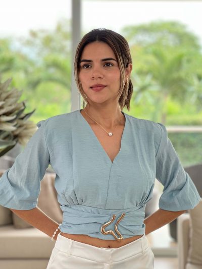 Blusa manga 3/4 bombacha con escote en 